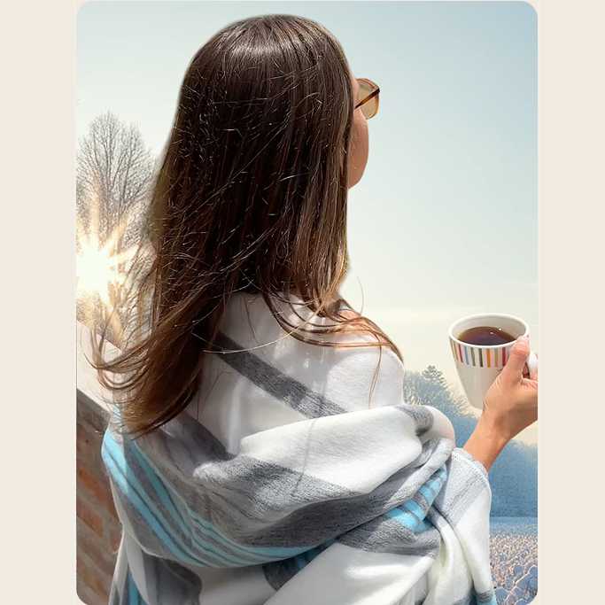 Aychapicho baby alpaca wool blanket – product photo 1