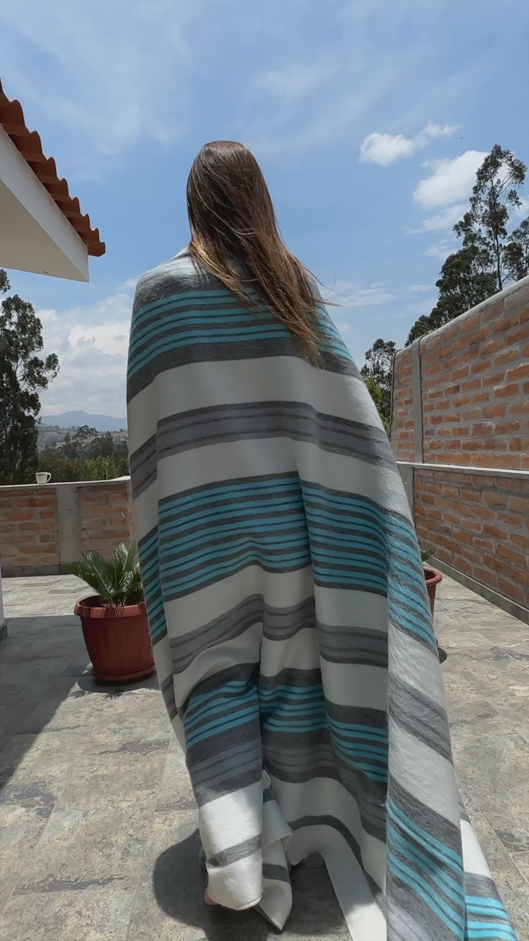 Aychapicho - Baby Alpaca Wool Throw Blanket / Sofa Cover - Queen 90 x 65 - striped pattern white/cyan/gray