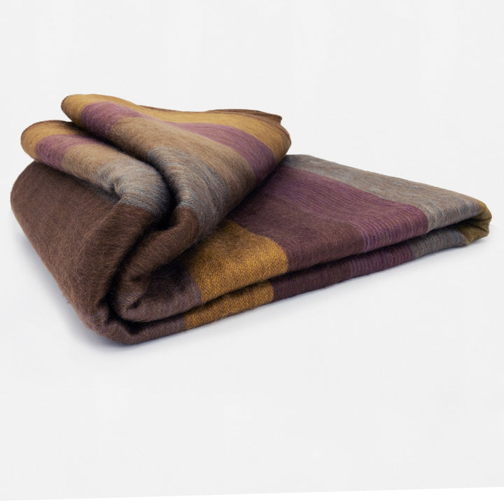 Mushullacta baby alpaca wool blanket – product photo 1