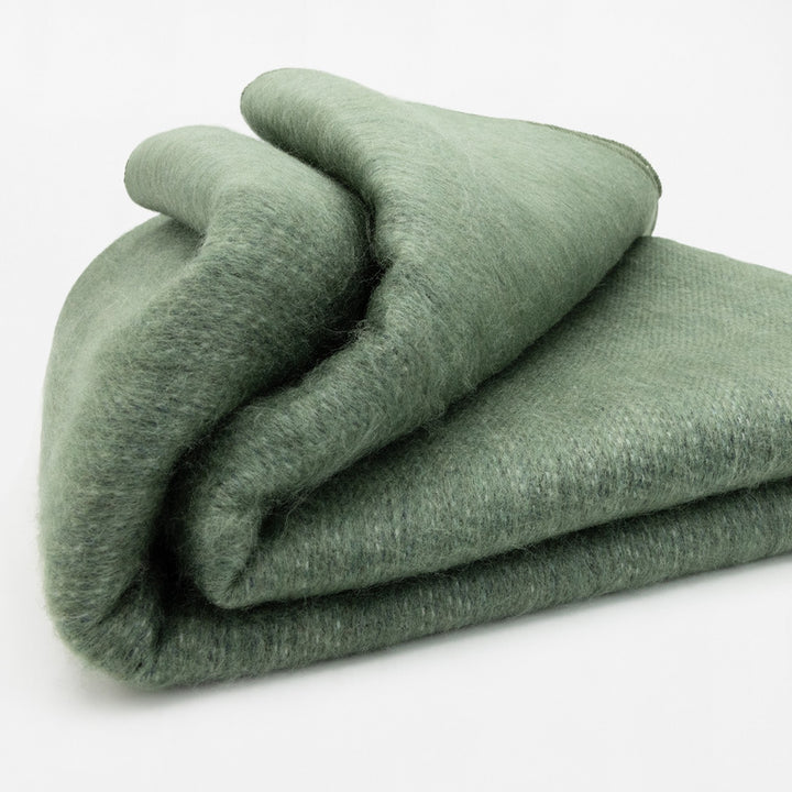 Gualea double density baby alpaca wool blanket – product photo 1