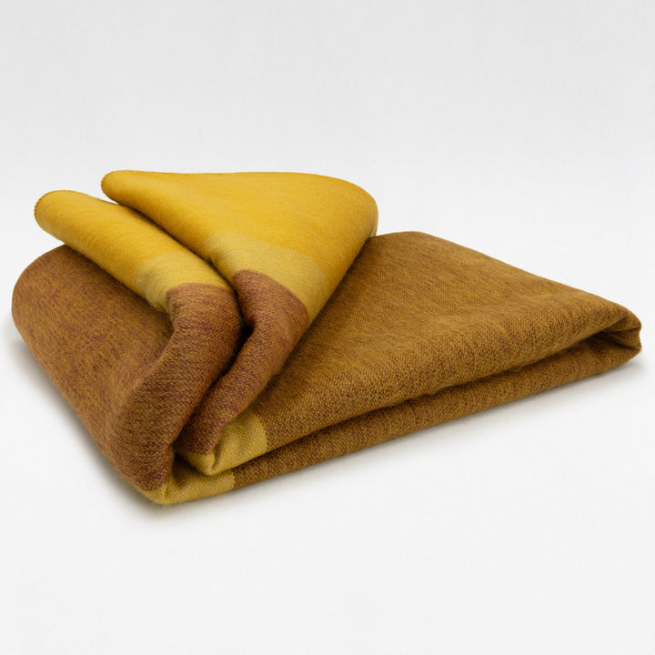 Yaruquíes baby alpaca wool blanket – product photo 1