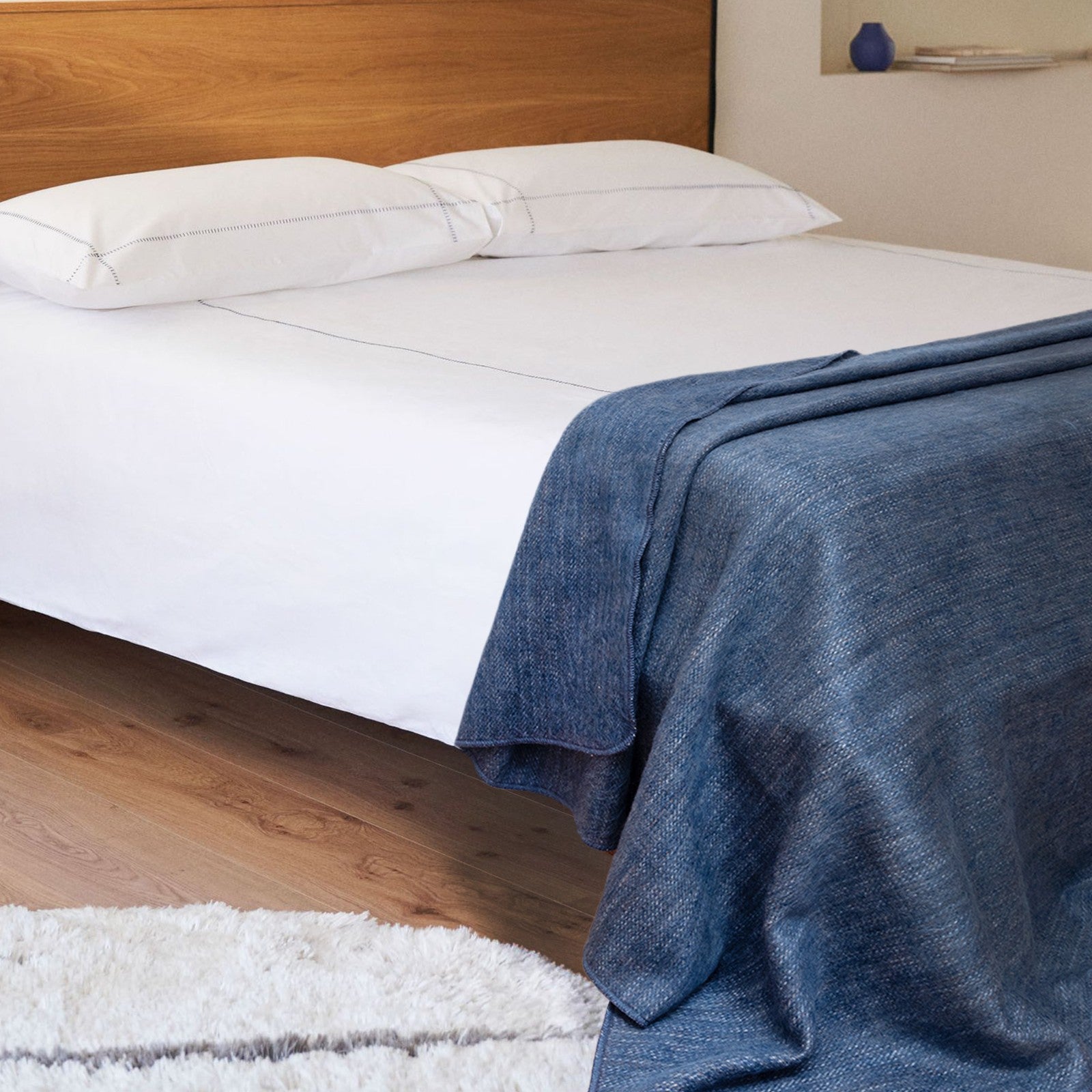 Kallari - Double Density Baby Alpaca Wool Throw Blanket / Sofa Cover - Queen 94 x 65 - Indigo Blue