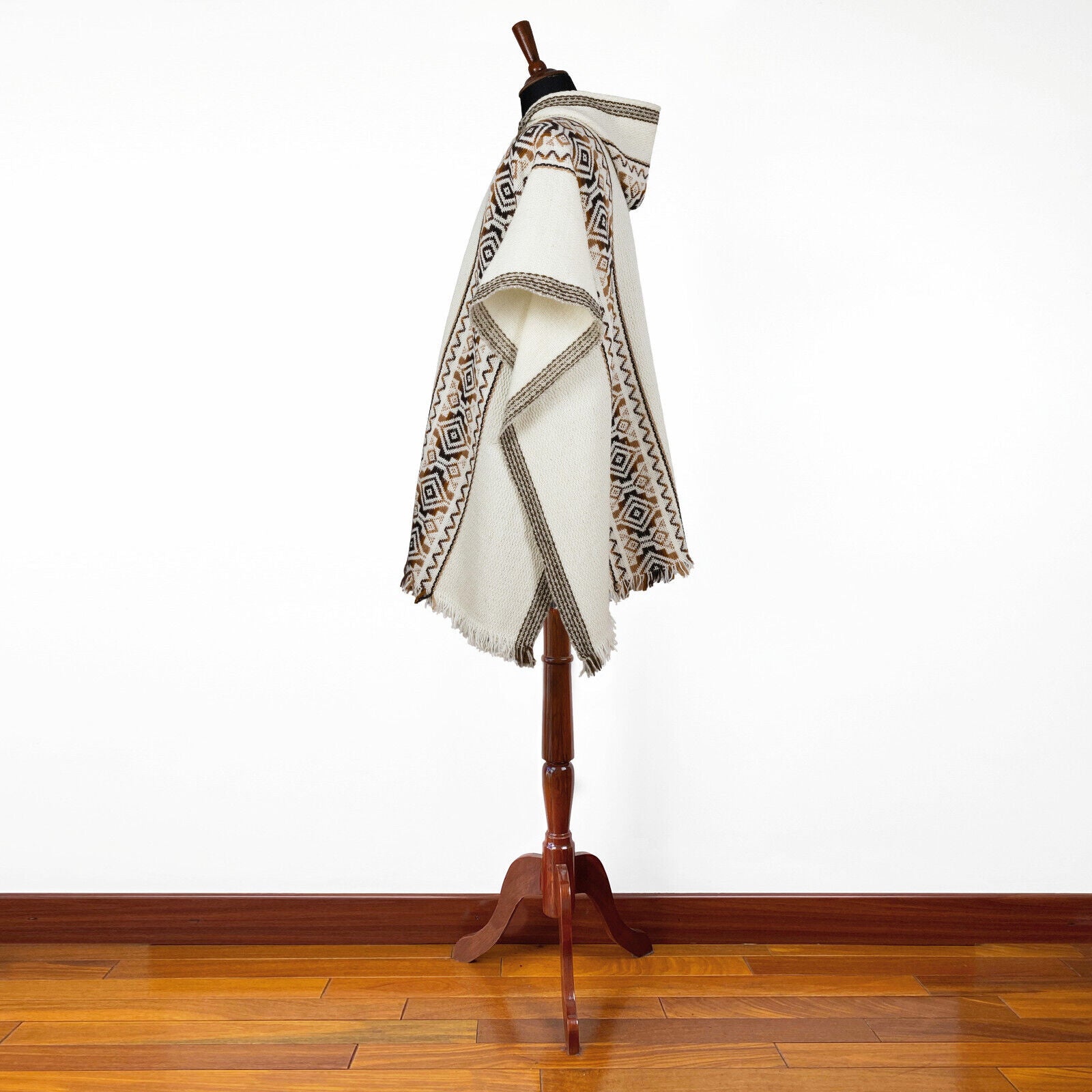 Guanabana - Llama Wool Unisex South American Handwoven Hooded Poncho - white with diamonds pattern