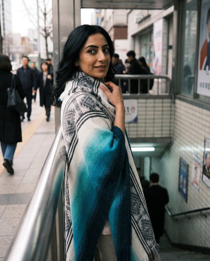 Punin – Lightweight Alpaca Blend High-Collar Poncho – Turquoise & Blue – Unisex