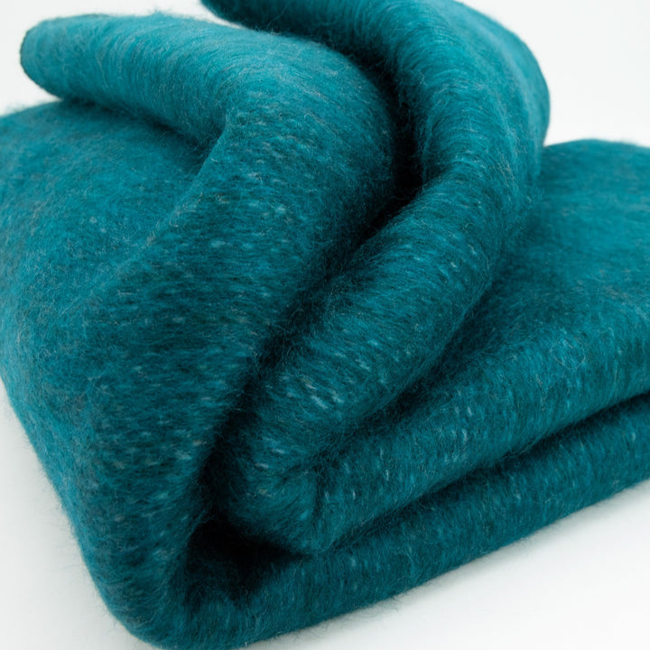 Panzaleo double density baby alpaca wool blanket – product photo 1