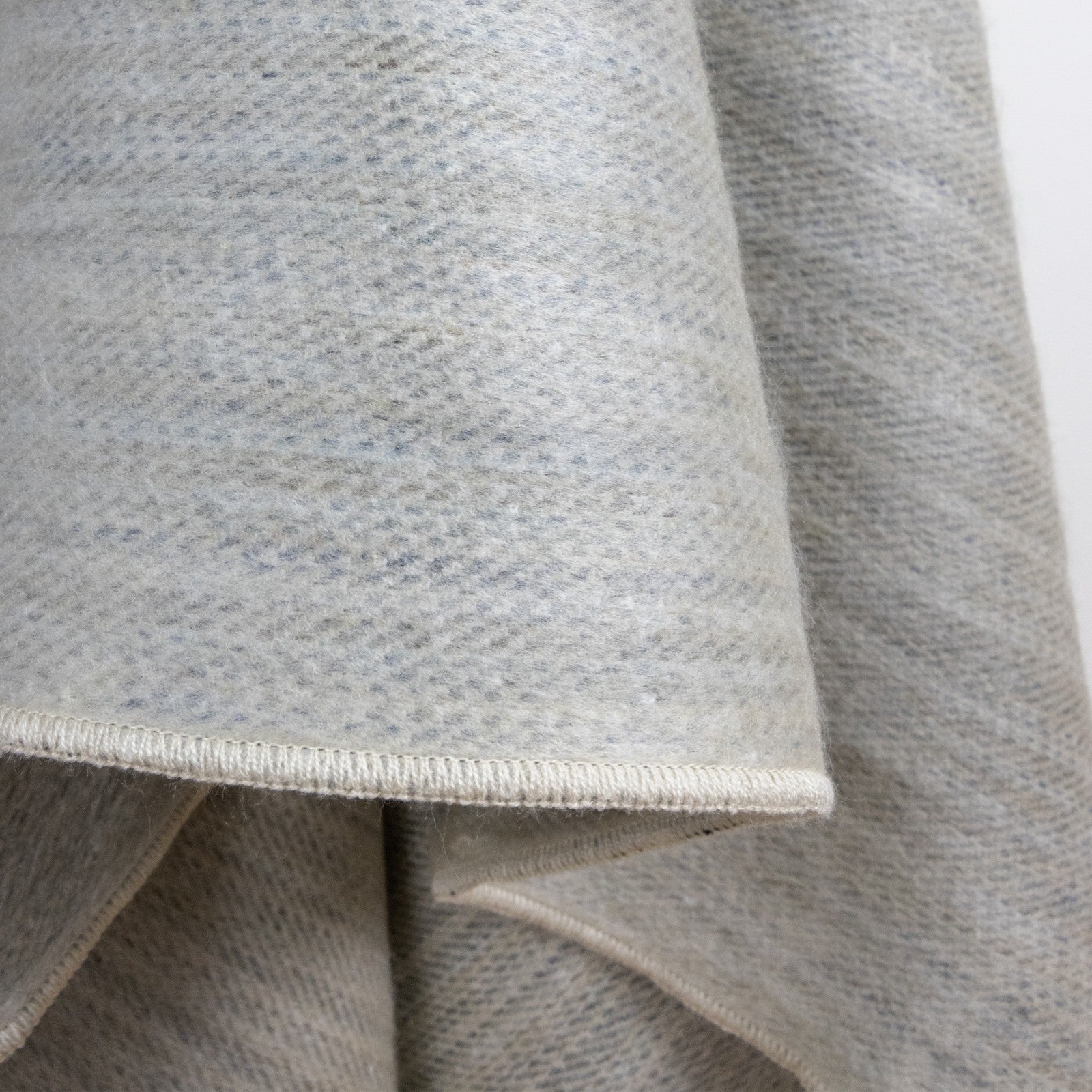 Guaranda - Double Density Baby Alpaca Wool Throw Blanket / Sofa Cover - Queen 94 x 65 - Silver Gray