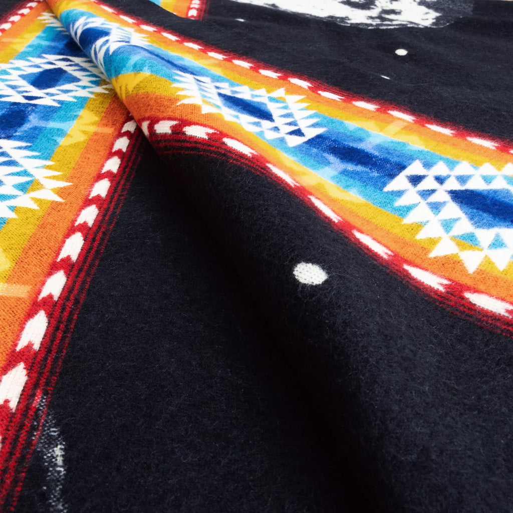 Extra Large Baby Alpaca Wool Blanket - Wolf Pattern - Reversible Extra Large Baby Alpaca Wool Blanket - Wolf Pattern - Reversible