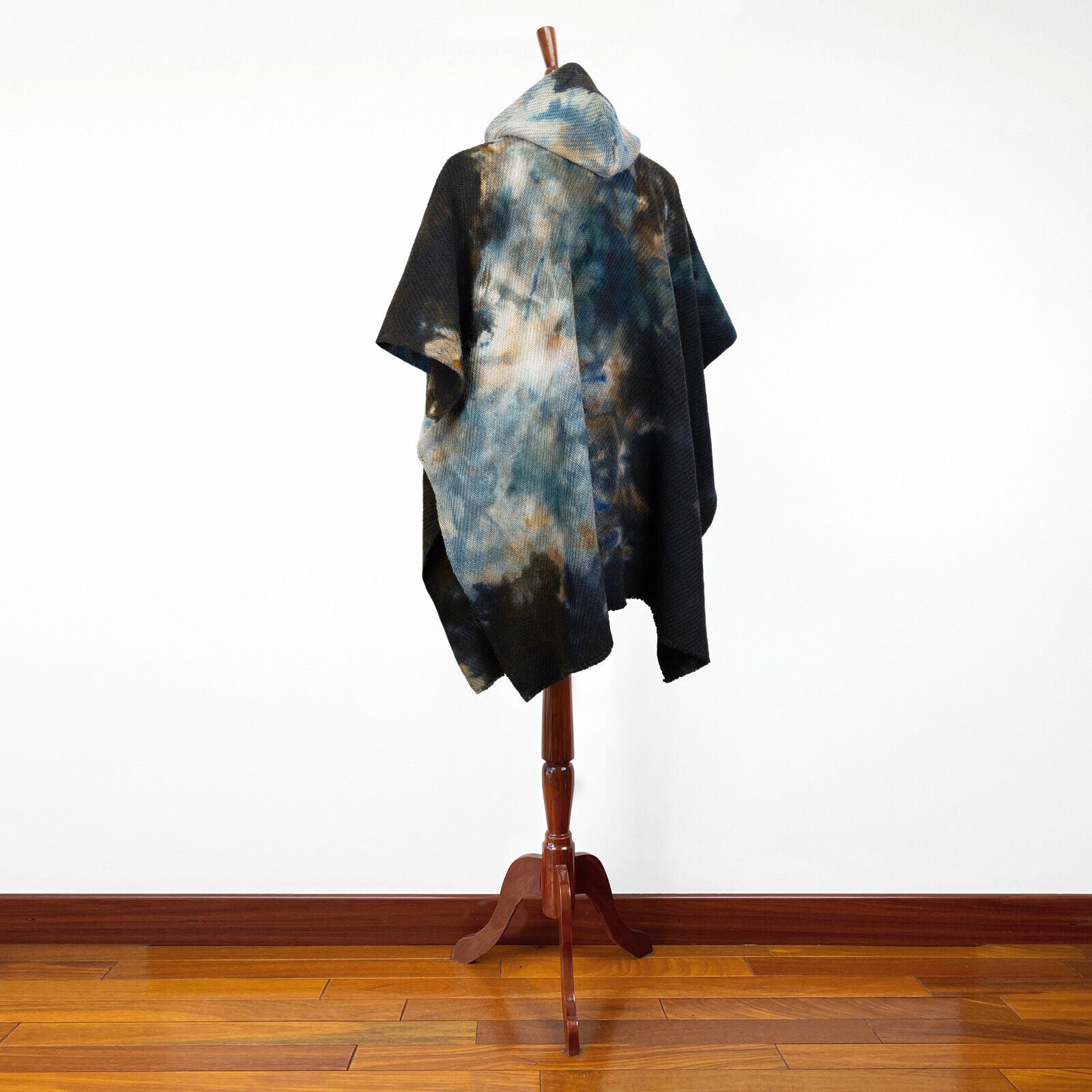 Lubushcu - Llama Wool Unisex South American Handwoven Hooded Poncho - smoke camo abstract pattern