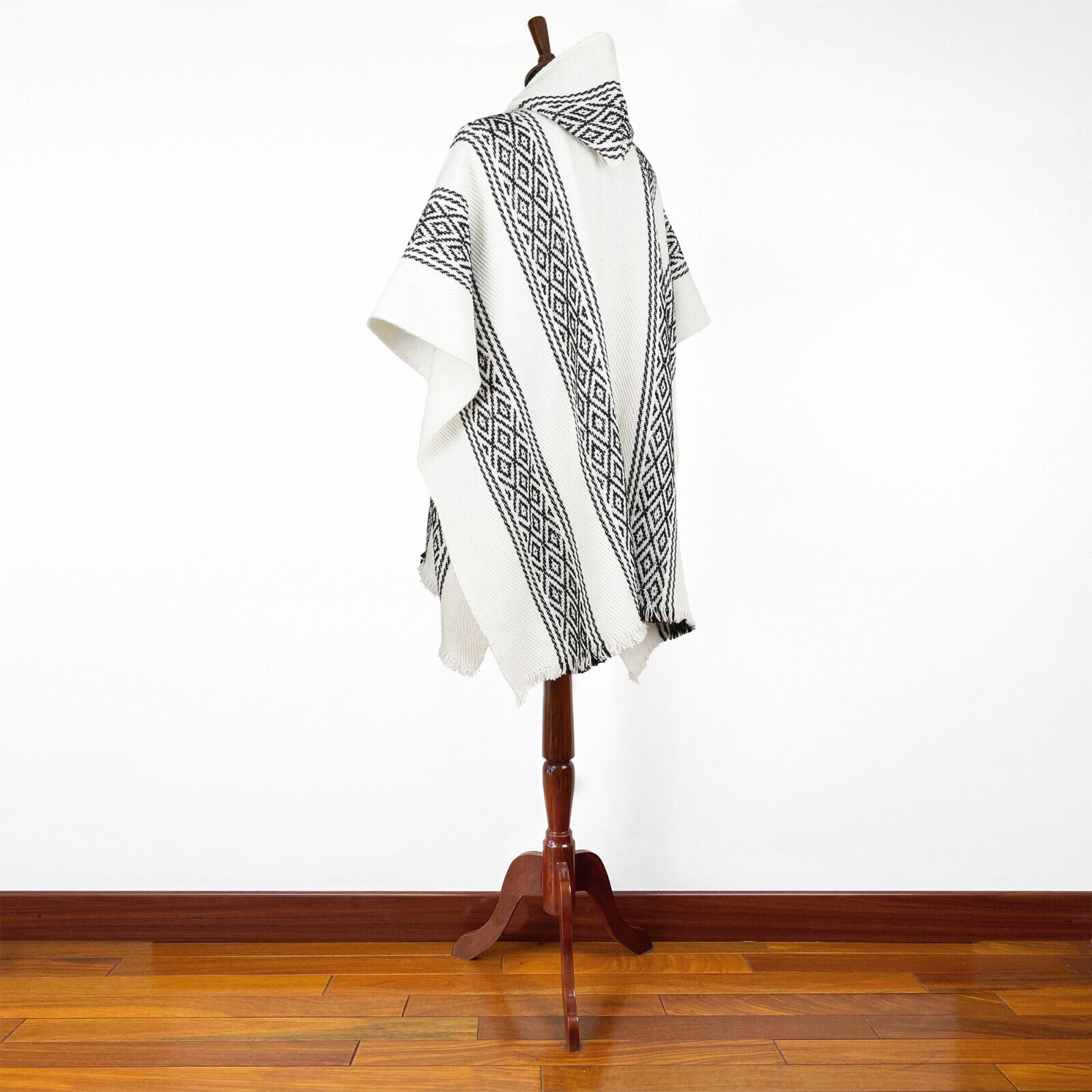 Tiputini - Llama Wool Unisex South American Handwoven Thick Hooded Poncho - Geometric - White/Black