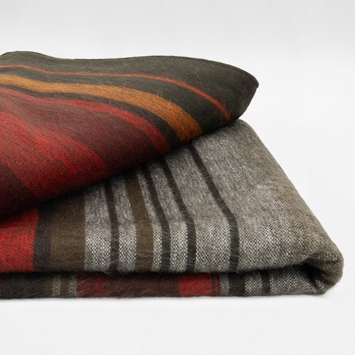 Aychapungo baby alpaca wool blanket – product photo 1