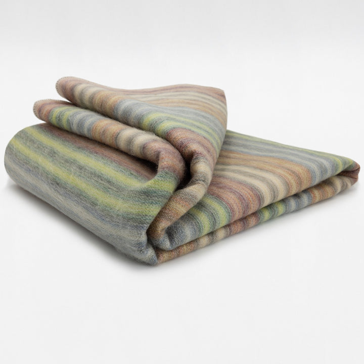 Cochapamba baby alpaca wool blanket – product photo 1