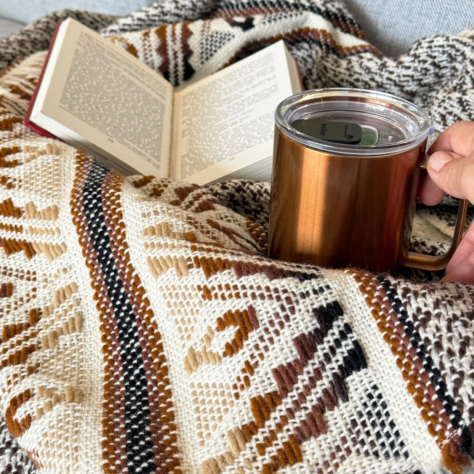 Chicaloma - Heavy and Thick Llama wool throw Blanket - Geometric pattern