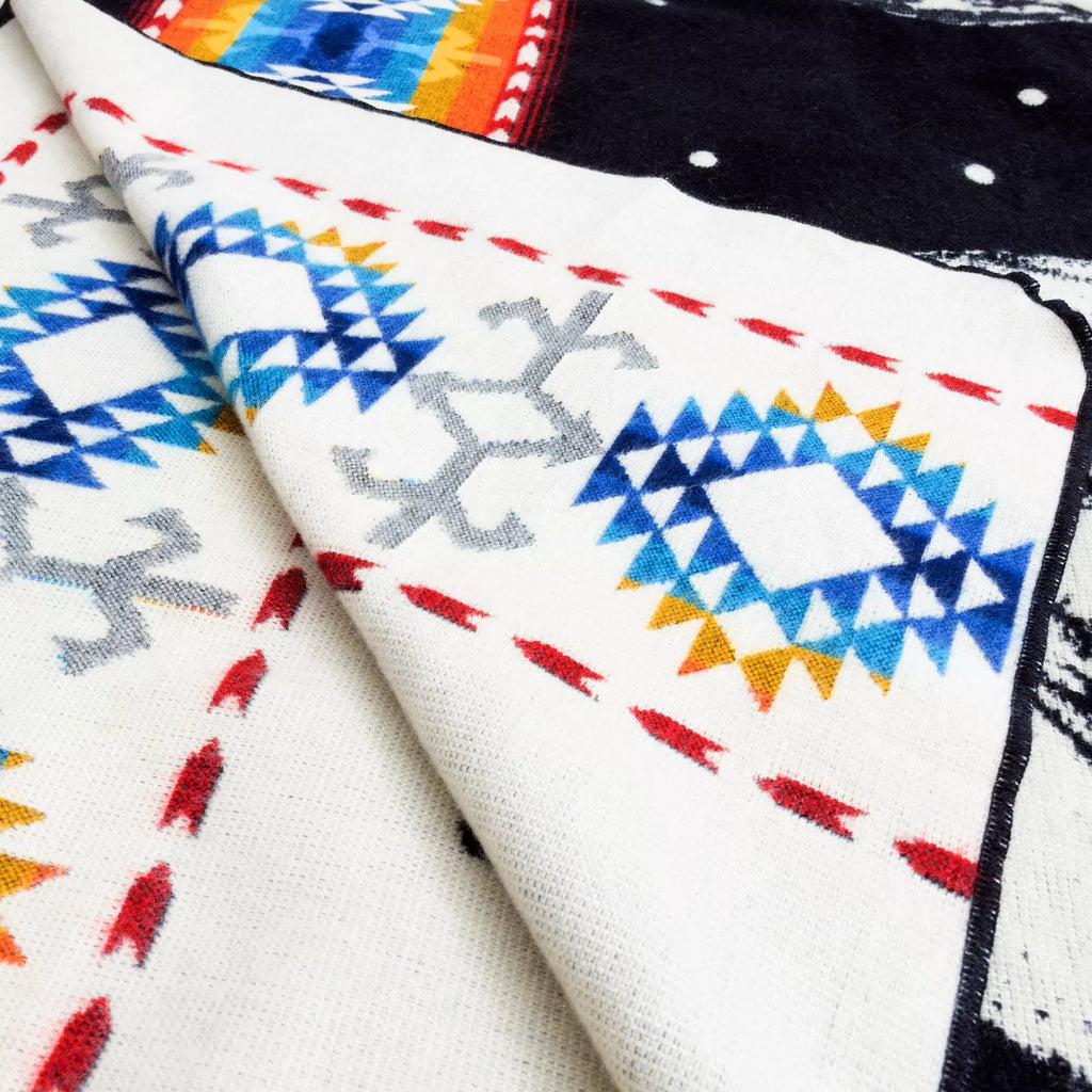 Extra Large Baby Alpaca Wool Blanket - Wolf Pattern - Reversible Extra Large Baby Alpaca Wool Blanket - Wolf Pattern - Reversible