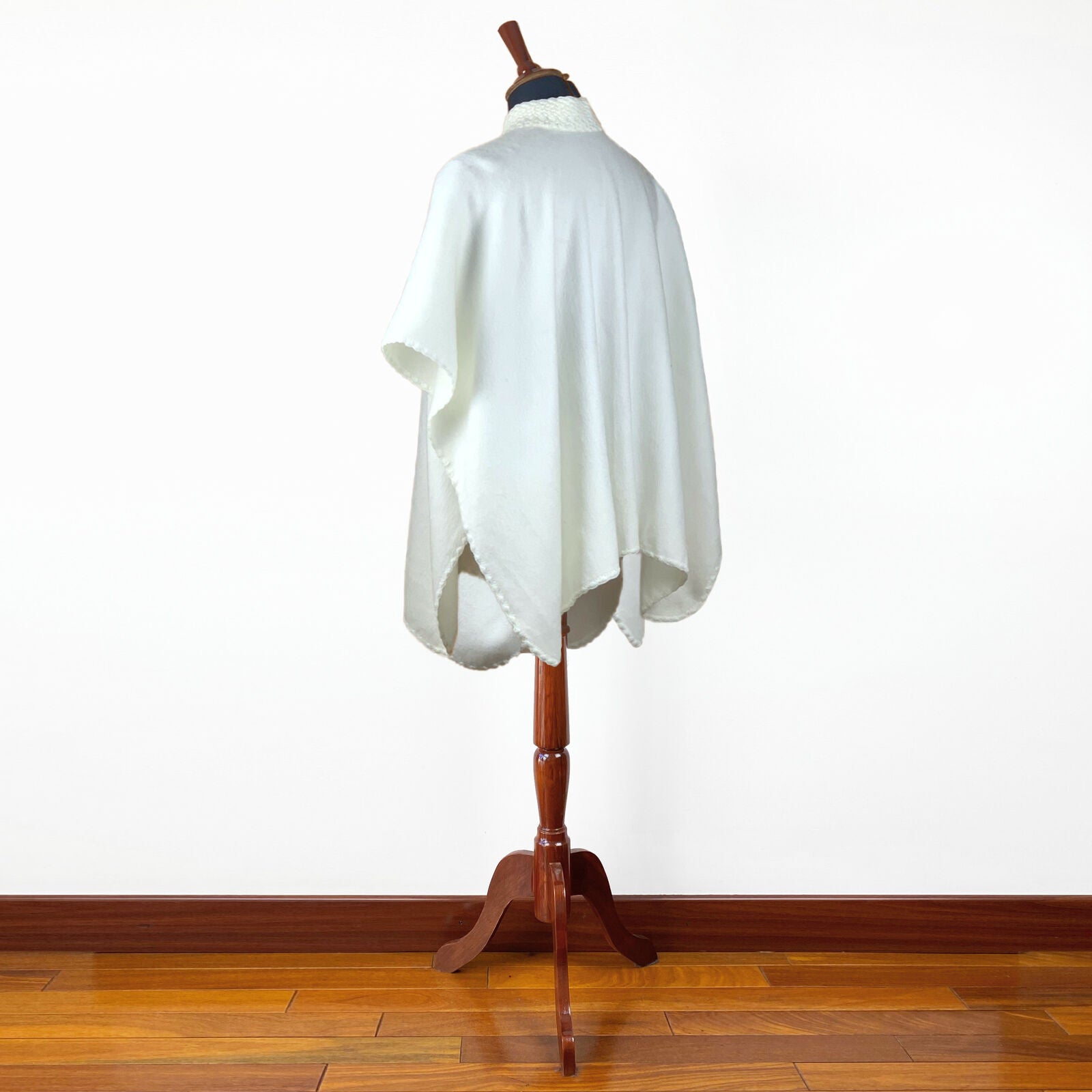 Indanza - Lightweight Baby Alpaca Cape Poncho - White - Unisex