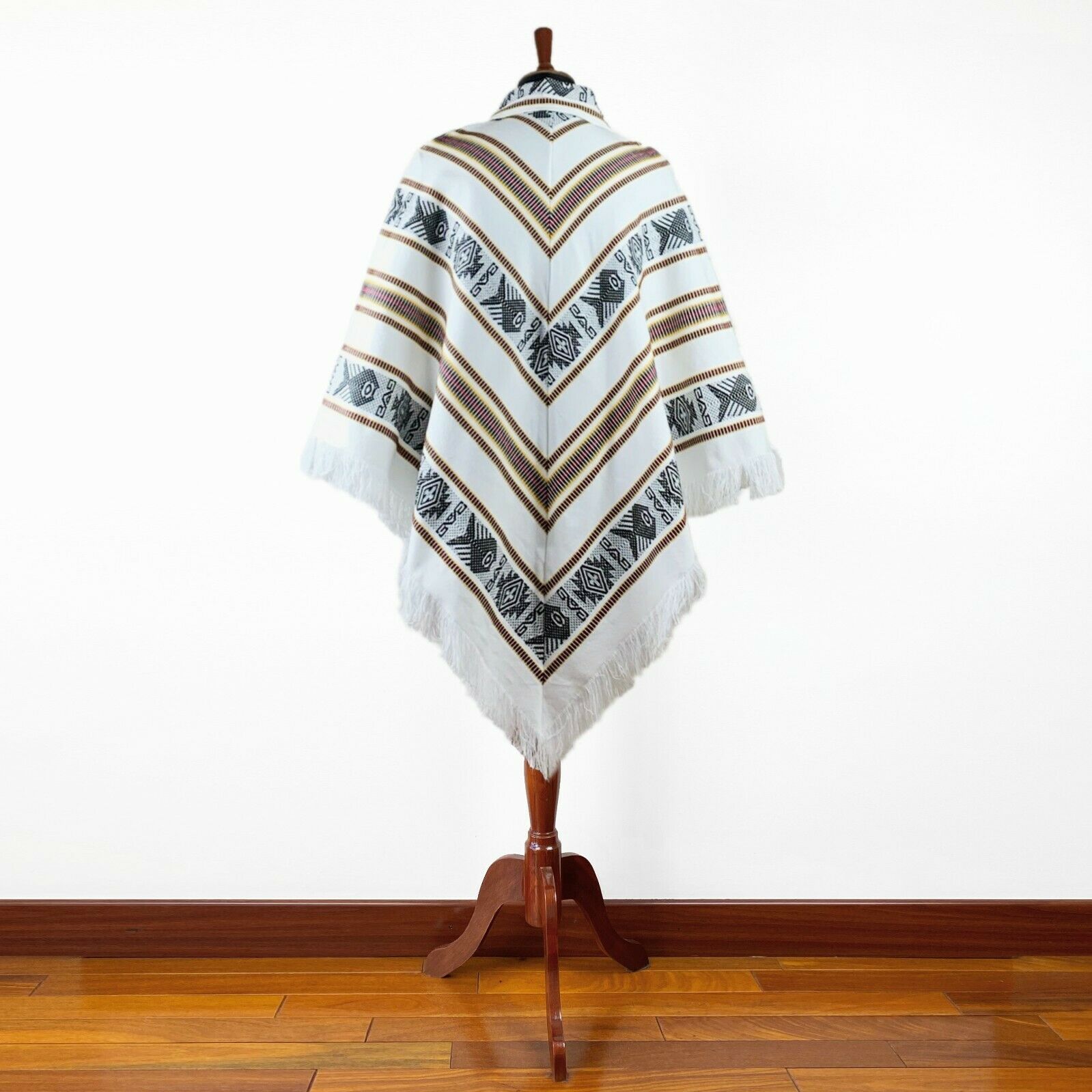 Manchinaza - Alpaca wool Serape Poncho with scarf - Piranha pattern - White - Unisex