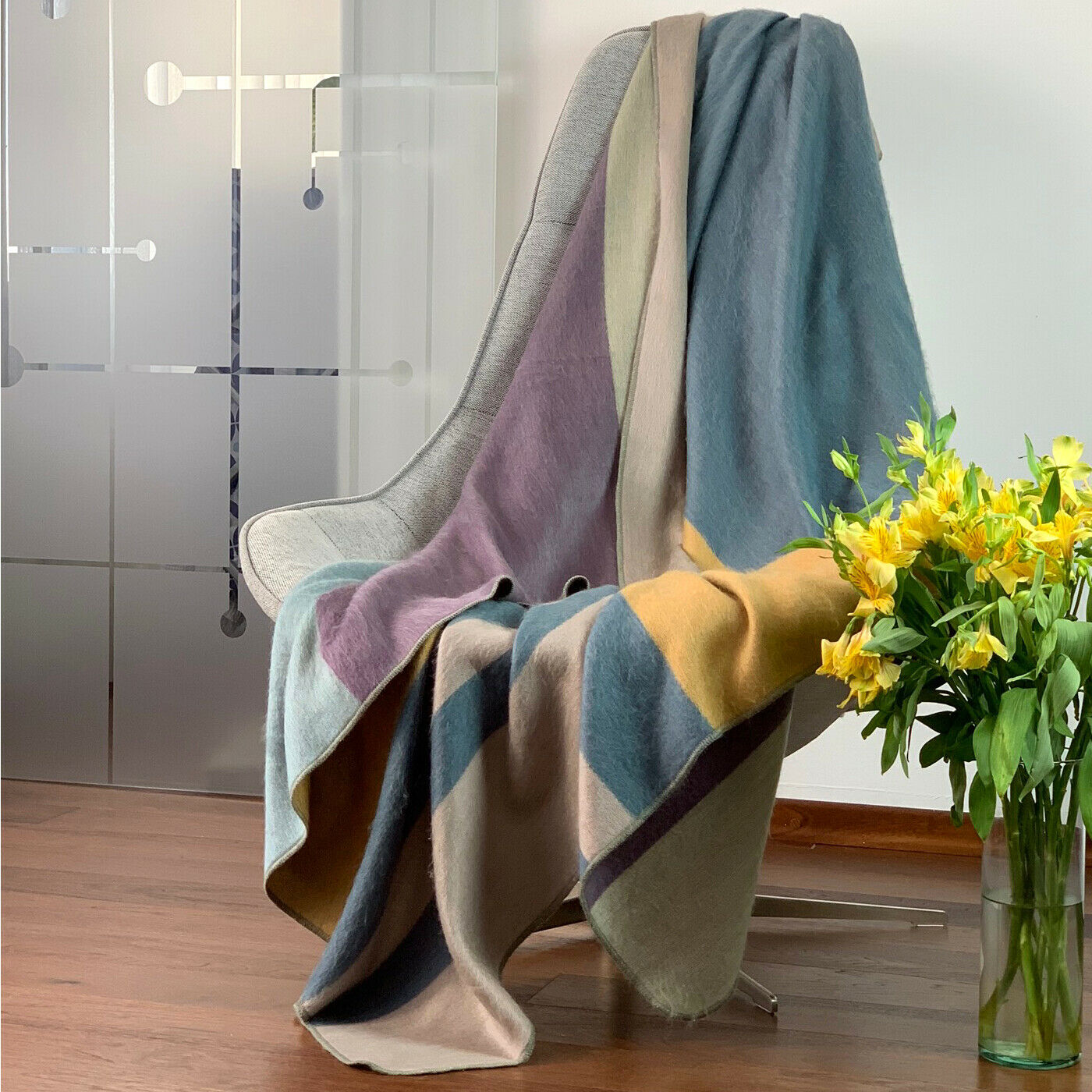 Guamani - Baby Alpaca wool throw blanket / sofa cover - Queen 94" x 62" - reversible double-sided