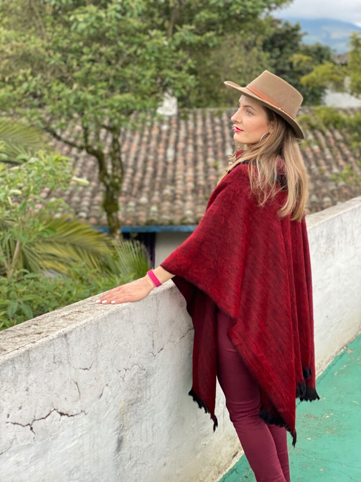 Tundayme - Lightweight Baby Alpaca Collared Poncho - Deep Red - Unisex