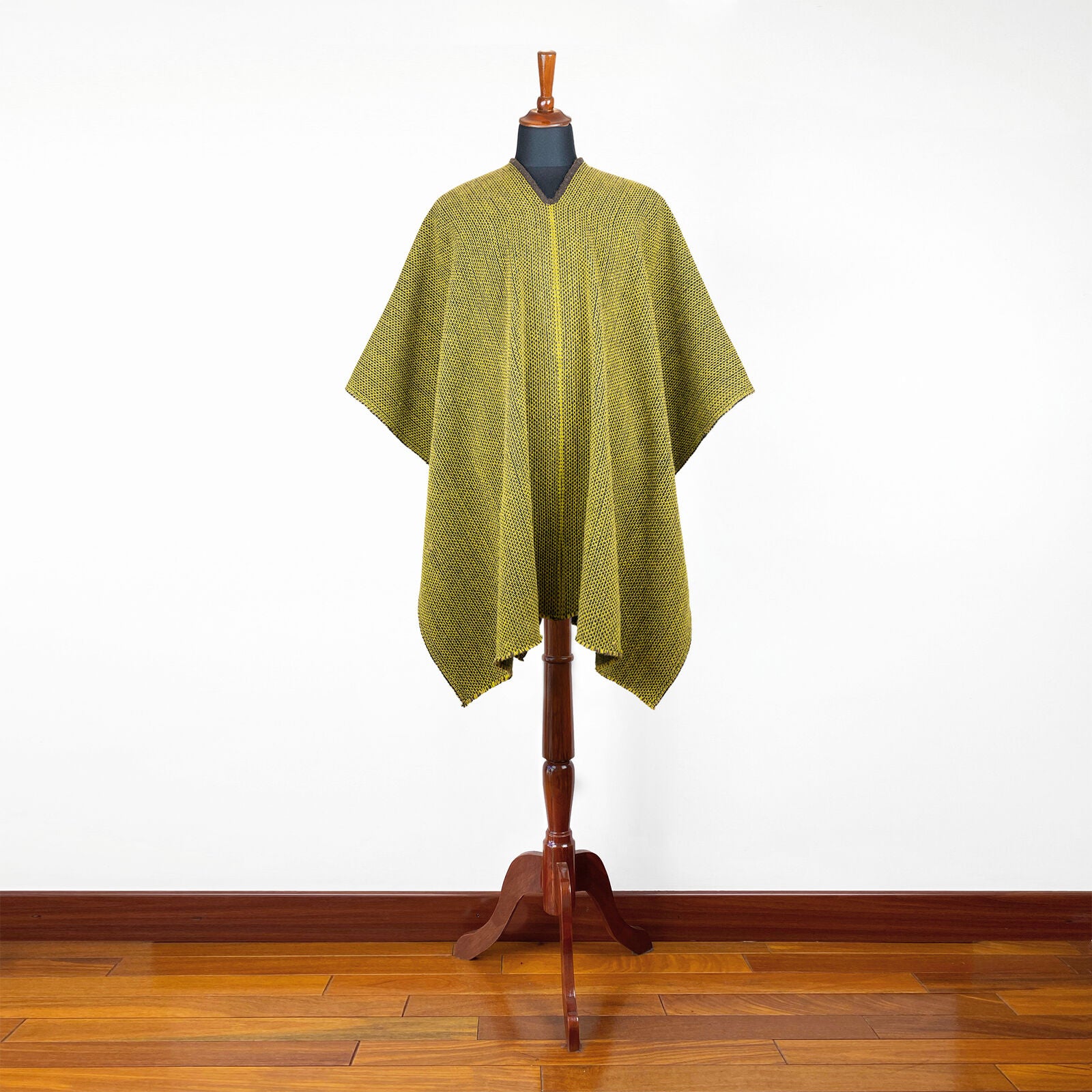 Guayuza - Llama Wool Unisex South American Handwoven Thick Serape Poncho - solid light green/camo